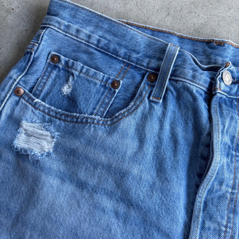 Levis 501‎ Womens Denim Shorts Frayed Hem Distressed Ripped Light Wash 30 - Picture 2 of 6
